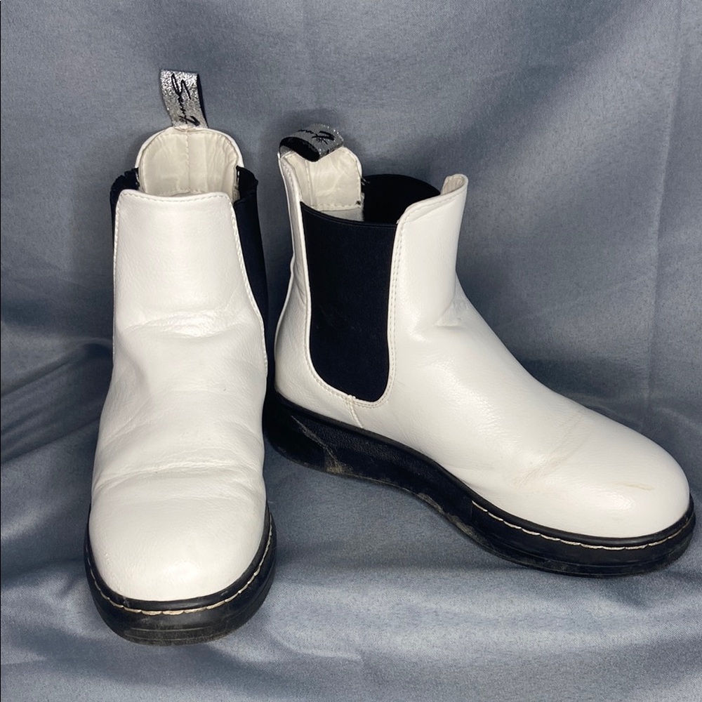 Seven7 White and Black Ankle Boots
